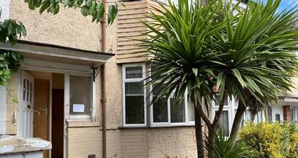 Discover London: Comfy1-Bedroom House with High-Speed WiFi! #ShortStay #Travel