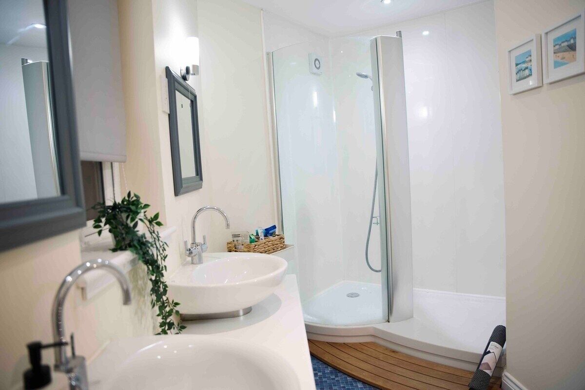 Hair dryer, towels