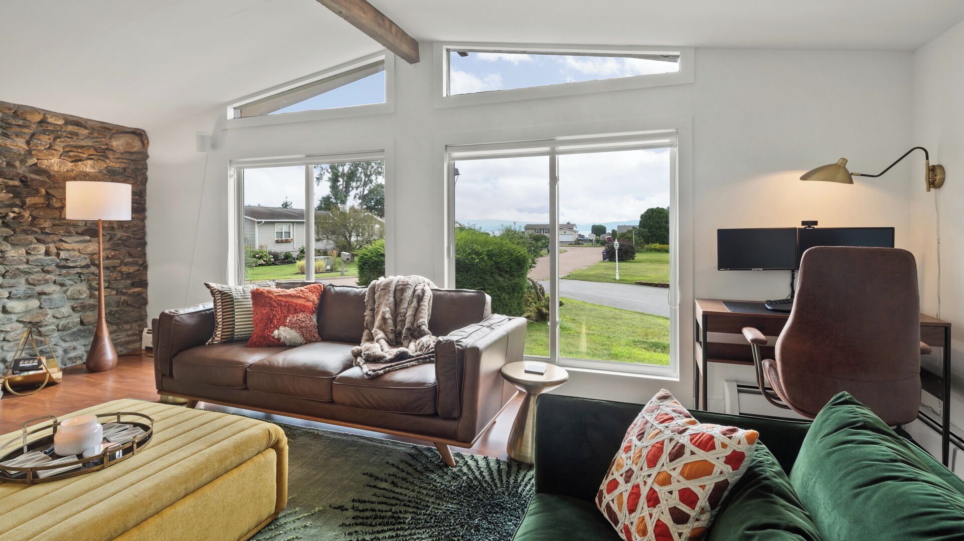 Smart TV, fireplace, computer monitors