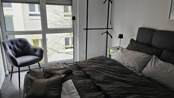 2 Schlafzimmer, Schreibtisch, Bügeleisen/Bügelbrett, WLAN