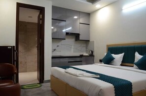 3 soverom, safe på rommet, skrivebord og strykejern/-brett