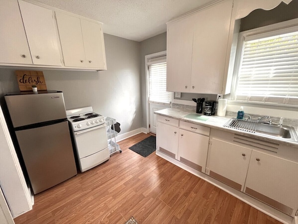 Oven, stovetop, coffee/tea maker, cookware/dishes/utensils - A comfy and very functional Efficiency apartment with many updates! (Cridersville)