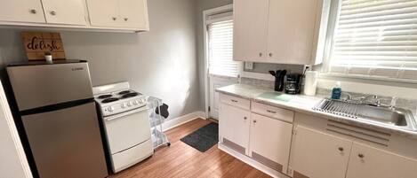 Oven, stovetop, coffee/tea maker, cookware/dishes/utensils