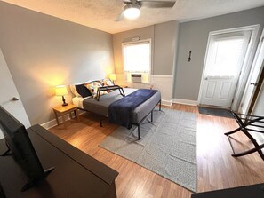 1 bedroom, desk, iron/ironing board, free WiFi