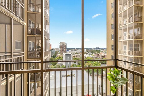 Chic 1BR Downtown ATL Condo - Walk to Stadium, Events & Dining