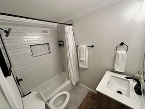 Hair dryer, towels, soap, shampoo - Chic 1BR Downtown ATL Condo - Walk to Stadium, Events & Dining (Atlanta)