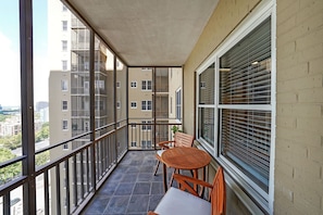 Property grounds - Chic 1BR Downtown ATL Condo - Walk to Stadium, Events & Dining (Atlanta)