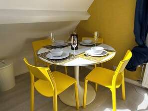 Dining - Stylish Studio - Experience Brussels (Bruxelles)