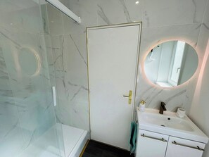 Hair dryer, towels