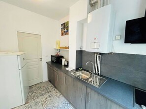 Fridge, microwave, coffee/tea maker, toaster