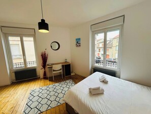 1 Schlafzimmer, Schreibtisch, WLAN, Bettwäsche
