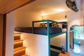 Standard Studio | Down duvets, iron/ironing board, free WiFi, bed sheets - Joey's Hostel Agra (Agra)