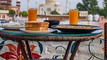 Café da manhã, almoço e jantar