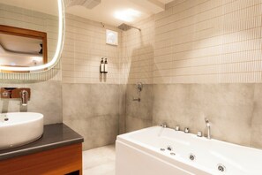 Honeymoon Double Room | Bathroom | Shower, soap, shampoo, toilet paper - Joey's Hostel Agra (Agra)