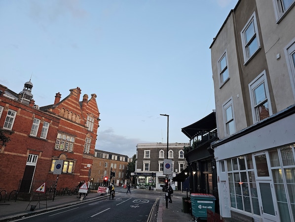 A street view with buildings, a traffic light, and a sign indicating a controlled zone. - Studio Haven (London)
