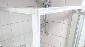 Deluxe Studio | Bathroom