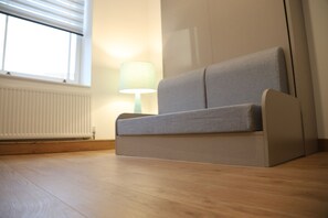 Studio Deluks | Area keluarga | TV layar datar