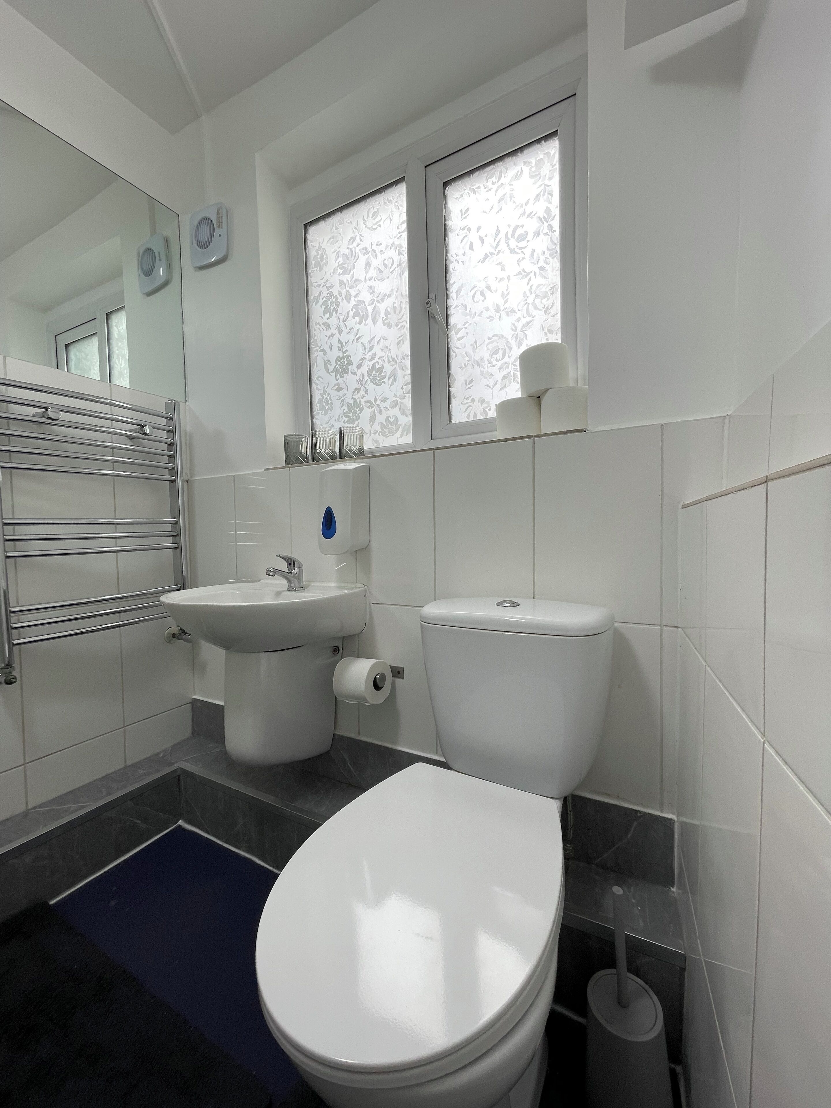 Deluxe Studio | Bathroom