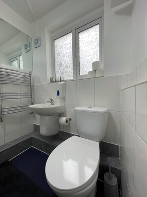Deluxe Studio | Bathroom - Studio Haven (London)