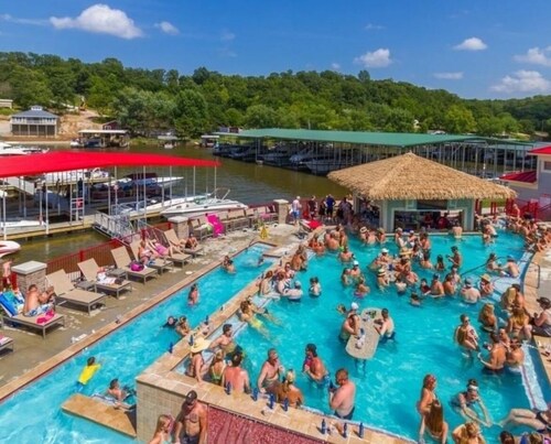 Steep Lane Shack located in REDHEAD COVE!! 
Private dock @ 21MM!