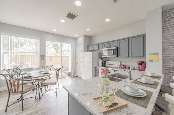 Fridge, microwave, stovetop, dishwasher