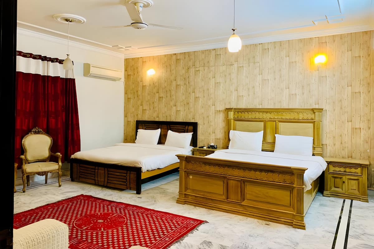 Family Room | Free WiFi