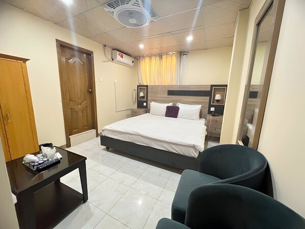 Deluxe Double Room, City View | Free WiFi - Grace Palace Guest House (Islamabad)