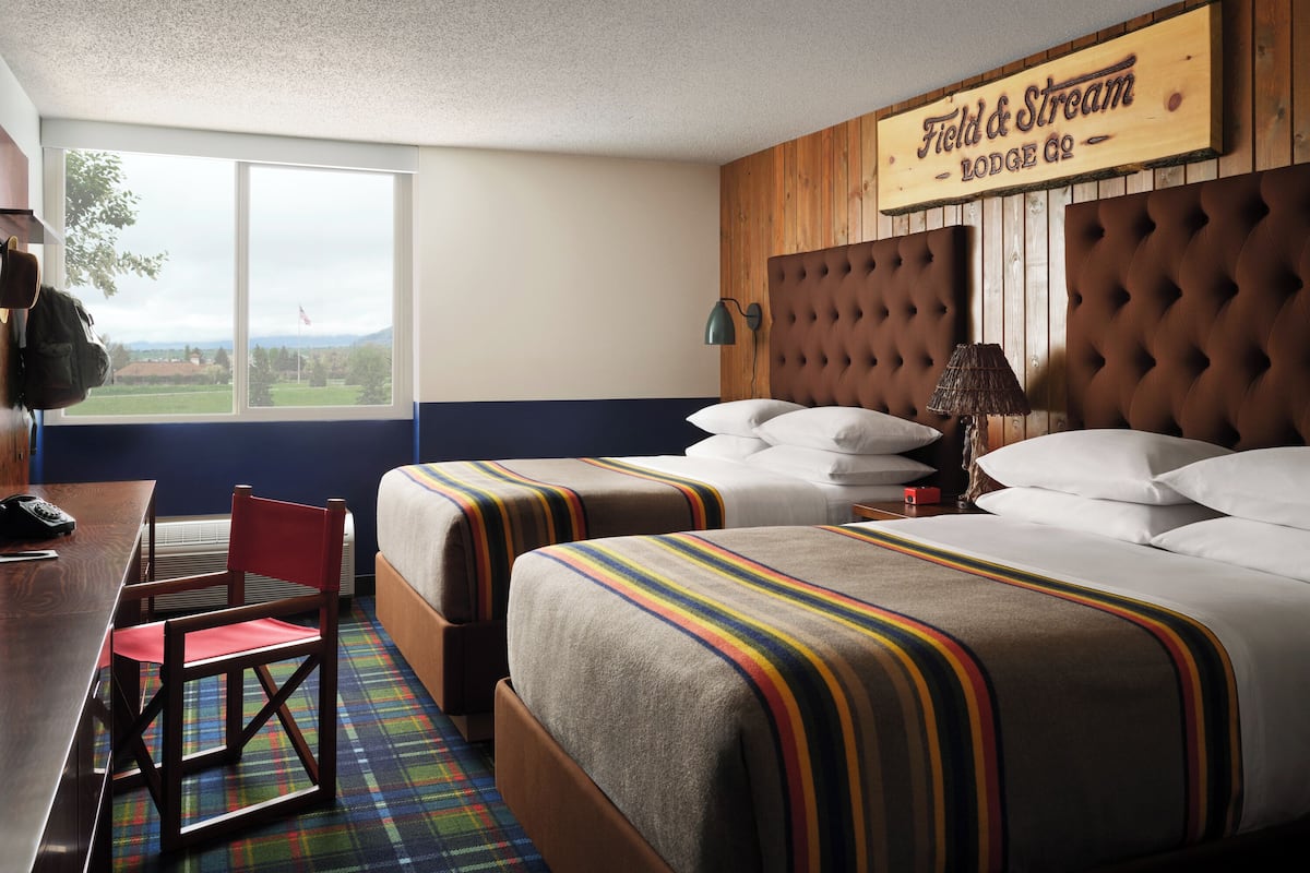 Premium bedding, in-room safe, blackout drapes, soundproofing