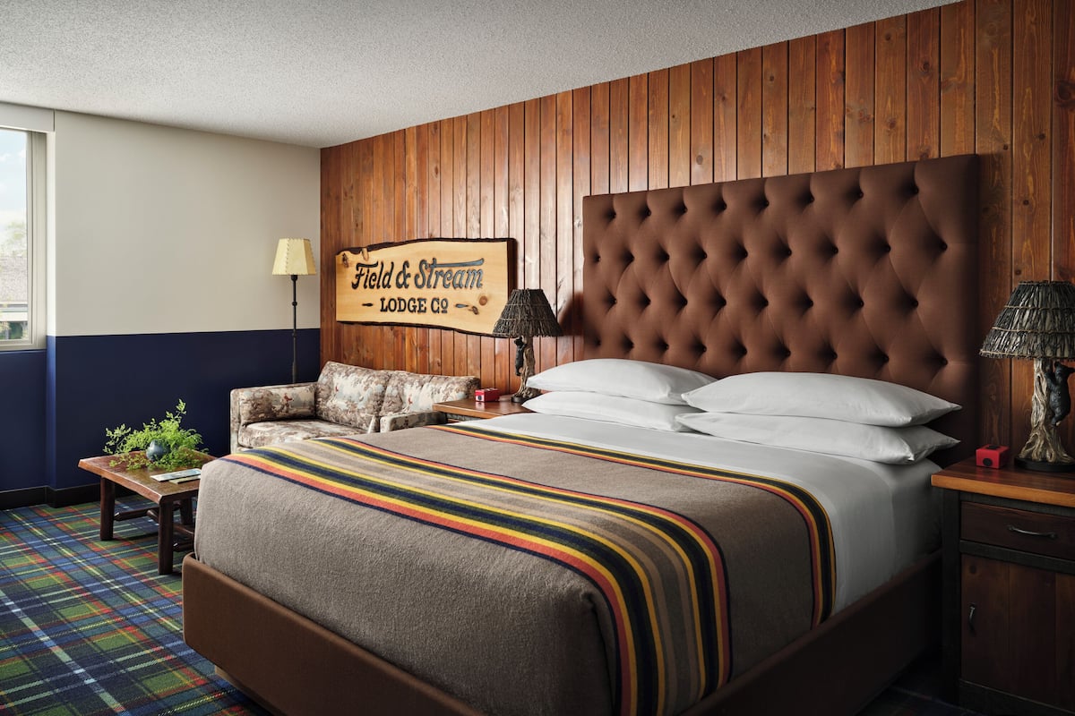 Premium bedding, in-room safe, desk, laptop workspace