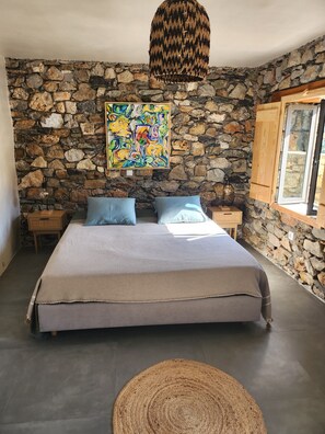 2 slaapkamers, een strijkplank/strijkijzer, beddengoed