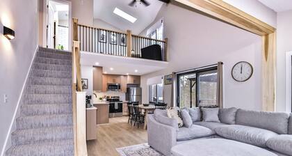 Cozy 4 BR Waterfront Retreat Near Bike Trails! Pontoon Available! NEW LISTING
