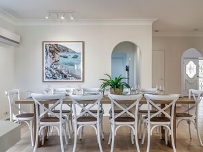 Dining - Spacious Family Oasis 5BR Waterfront Pool (Benowa)