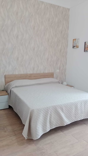 Comfort Double Room, City View | In-room safe, free WiFi - B&B Phoenix (Torre del Greco)