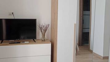 Habitación doble Confort, vista a la ciudad | Caja de seguridad en la habitación y wifi gratis