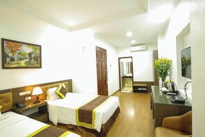 Deluxe Triple Room, Courtyard View | Egyptian cotton sheets, premium bedding, down duvets - Bach Duong Ha Noi Hotel (Hanoi)