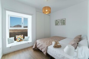 3 bedrooms, iron/ironing board, WiFi, bed sheets - Playa Blanca Luxury Villa Heated Pool Mountain View Quiet Residential Zone (Playa Blanca)