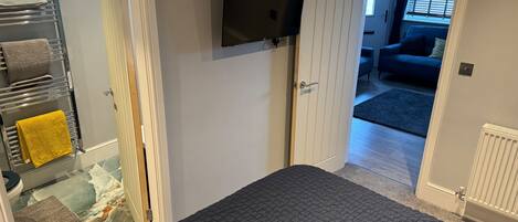 Apartemen | 1 kamar tidur, setrika/meja setrika, Wi-Fi gratis, dan seprai linen