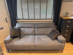 Apartment | Living area | TV