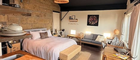 1 bedroom, desk, iron/ironing board, WiFi (free)