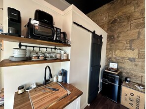 Kühlschrank, Mikrowelle, Wasserkocher, Toaster