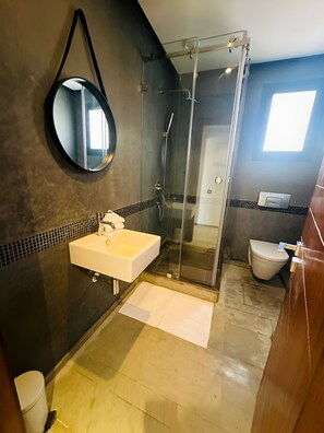 Hårtørrer, håndklæder, Toiletpapir