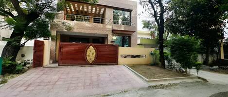 Fachada da propriedade