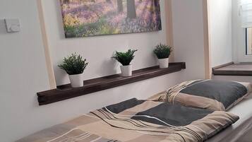 3 bedrooms, travel cot, WiFi, bed sheets