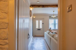 Interior - Danes Cottage – Luxury Peak District Retreat (Chapel-en-le-Frith)