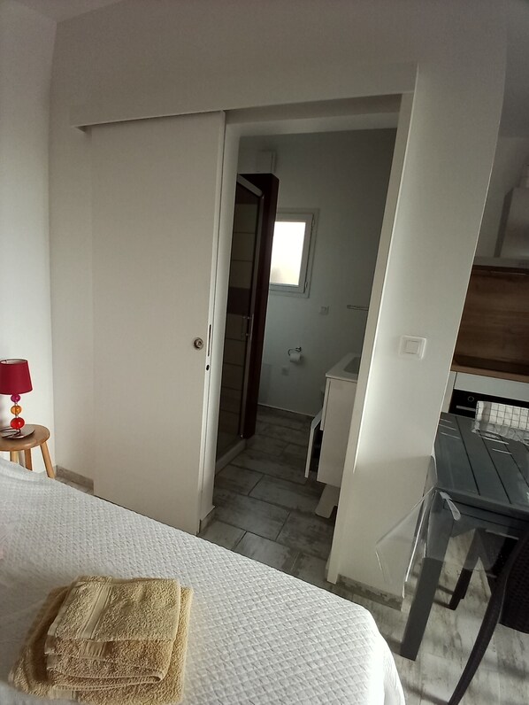 1 bedroom, WiFi, bed sheets