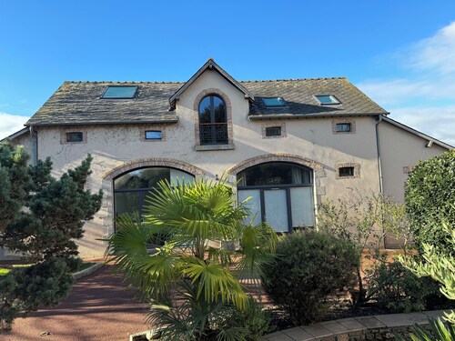 Self-contained studio in private property, near Laval's hypercentre