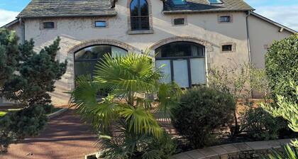 Self-contained studio in private property, near Laval's hypercentre