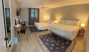 4 habitaciones, tabla de planchar con plancha y cuna de viaje