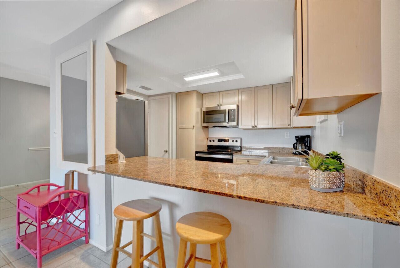 ثلاجة، ميكروويف، فرن، موقد طهي مسطح