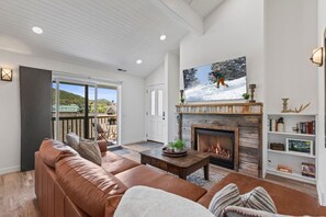 Smart TV, fireplace - Steps to Town Lift and Main Street - Shopping and Restaurants (Park City)